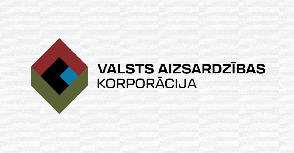 Attēlā uz gaiša fona, vidū redzams Valsts aizsardzības korporācijas logo